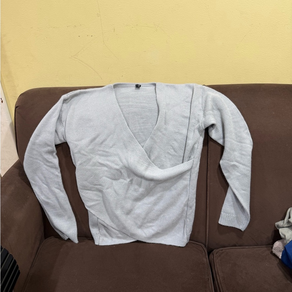 Vutti Chic Light Gray Women's V-Neck Crisscross Sweater